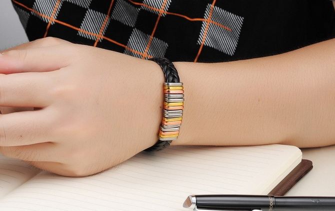 สร้อยข้อมือผู้ชาย กำไลข้อมือ ผู้ชาย สายหนังแท้ สีดำ ถักหนา แน่น ร้อยด้วย Stainless Steel แท้ สีเงิน ทอง นาก สร้อยข้อมือให้แฟน สุดหรู 45930