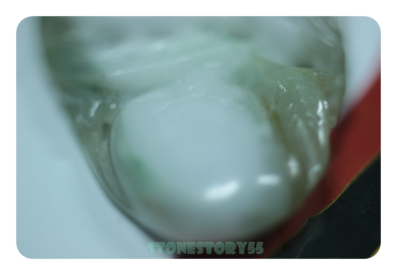 หยกแกะสลักรูปลูกท้อ