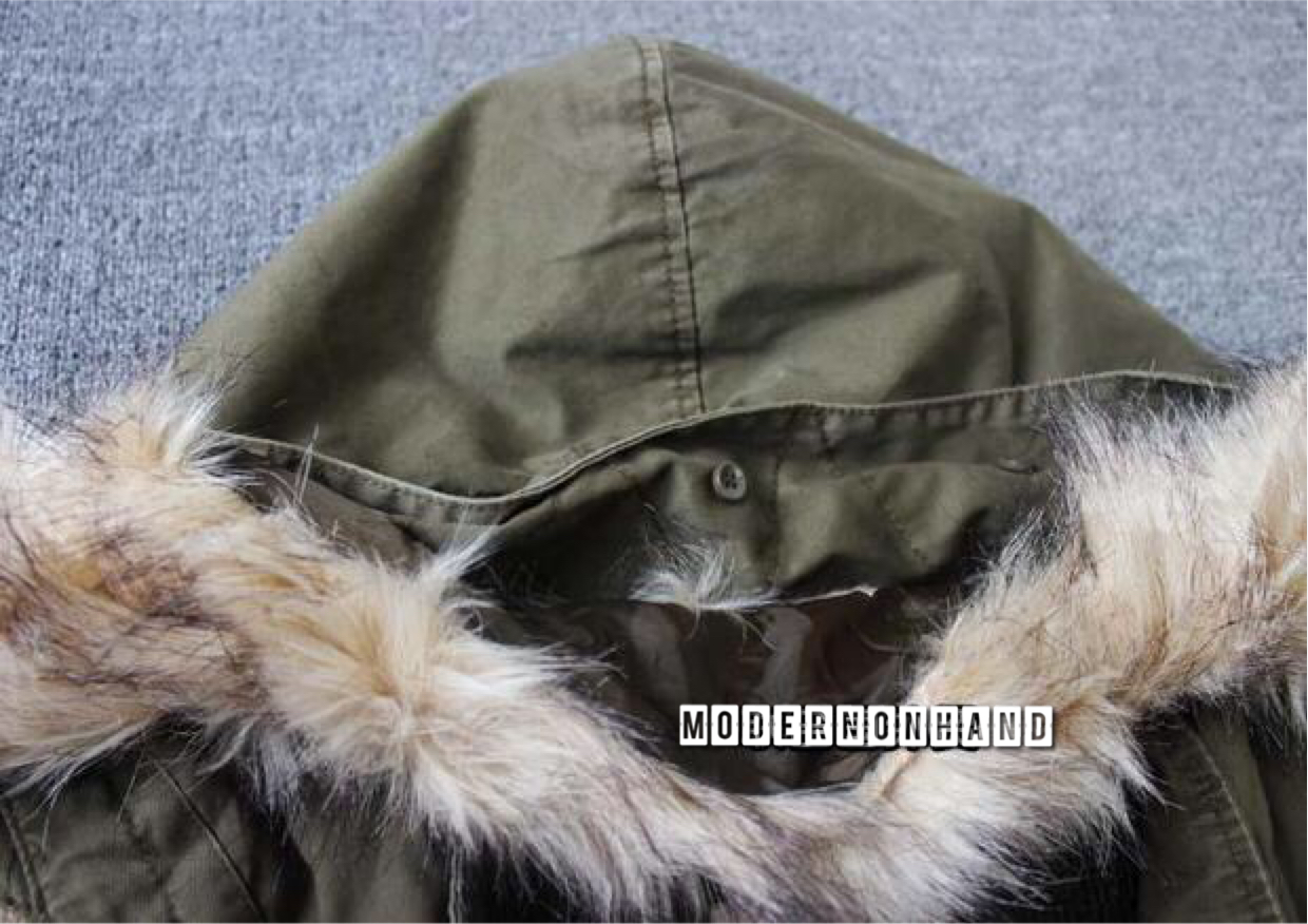 Pull&bear เสื้อกันหนาว เสื้อฮูทกันหนาว เขียวทหาร PULL&BEAR ติดขนเฟอร์ ปลายหมวกฮูท (ฮูท&เฟอร์ถอดได้คะ) งาน พรีเมี่ยมมากคะ SIZE S/M/S/L/XL เขียว
