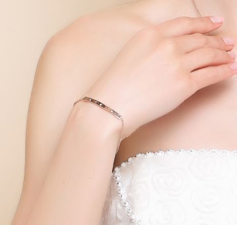 กำไลข้อมือ สร้อยข้อมือ ผู้หญิง สร้อยข้อมือเงิน สร้อยข้อมือทอง ฝังเพชร แกะลาย เลข โรมัน สวยหรู มีระดับ 942015