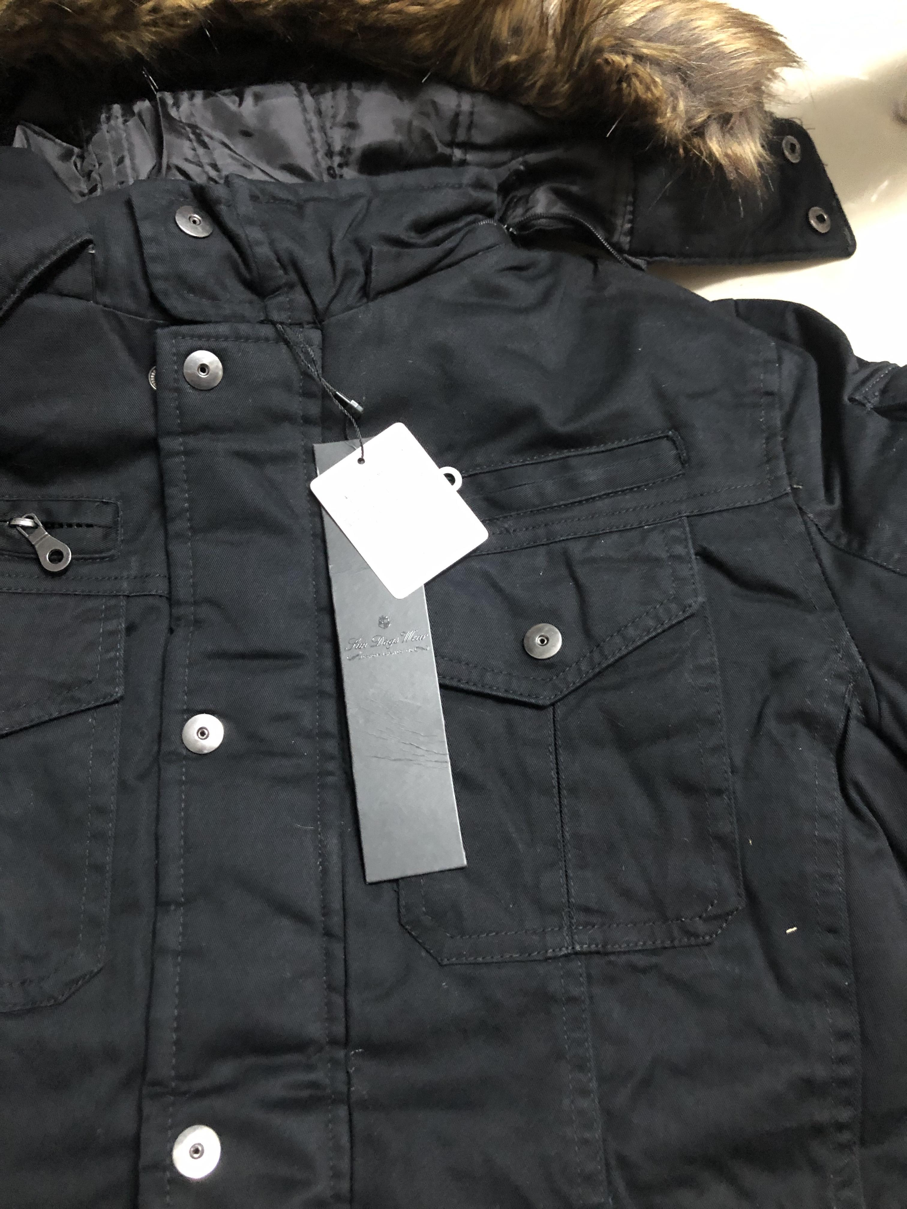 Sun dogs เสื้อโค้ทสีดำ เสื้อนอก เสื้อโค้ทกันหนาว แบรนด์ SUN DOGS (JAPAN)หมวกฮู้ด &ขนเฟอร์ถอดได้คะ แพทเทินสวย เท่ห์มาก คะ Size S/M/L/XL ดำ