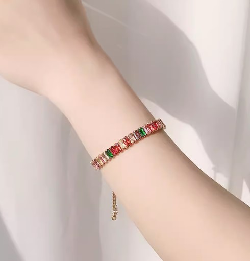 สร้อยข้อมือผู้หญิง สร้อยข้อมือ เพชรหลากสี หรือ เพชรนพเก้า ใส่สวย สไตล์วัยรุ่น เพชรเยอะ 202406