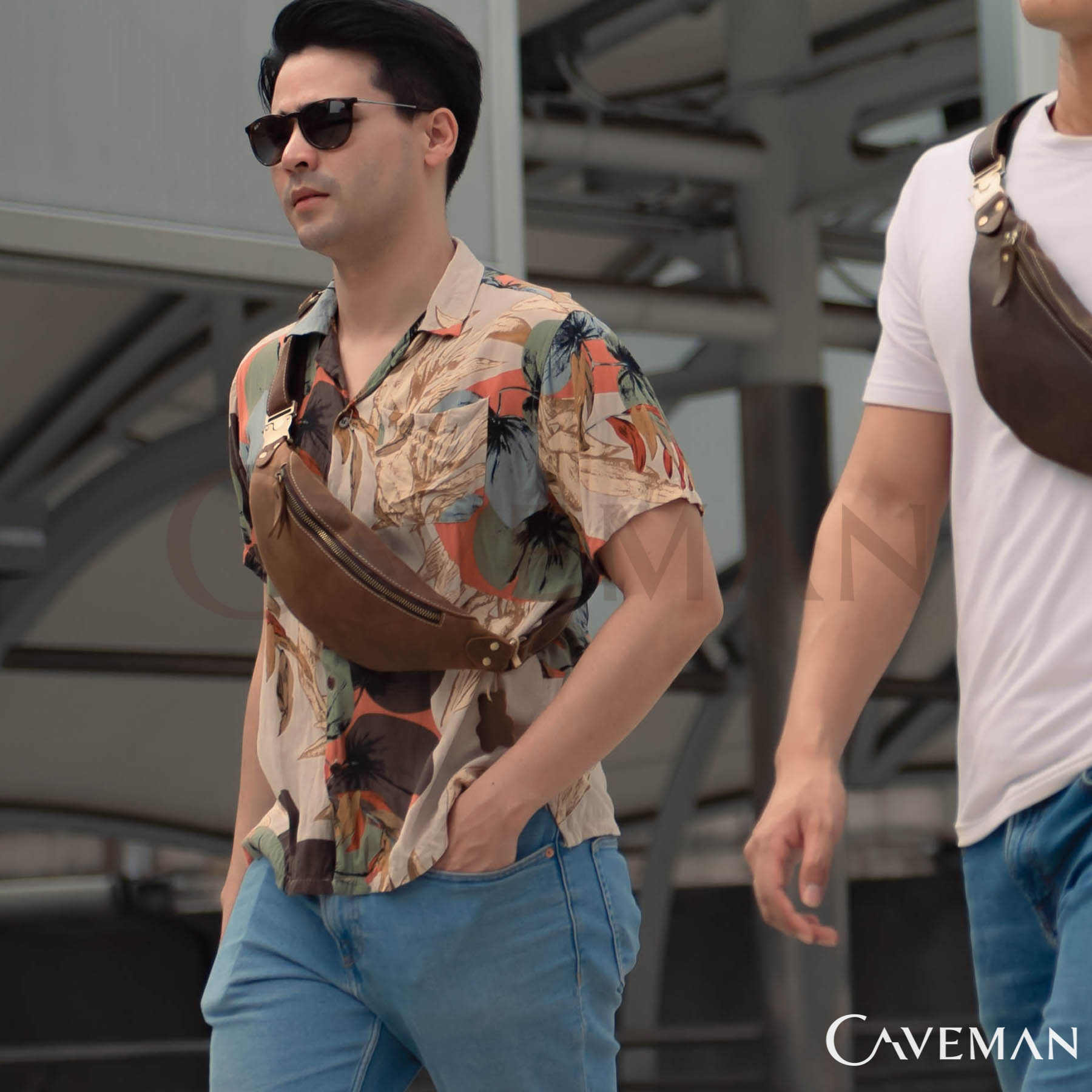 กระเป๋าคาดหน้าอกหนังแท้ สีน้ำตาล รุ่น CB-013B