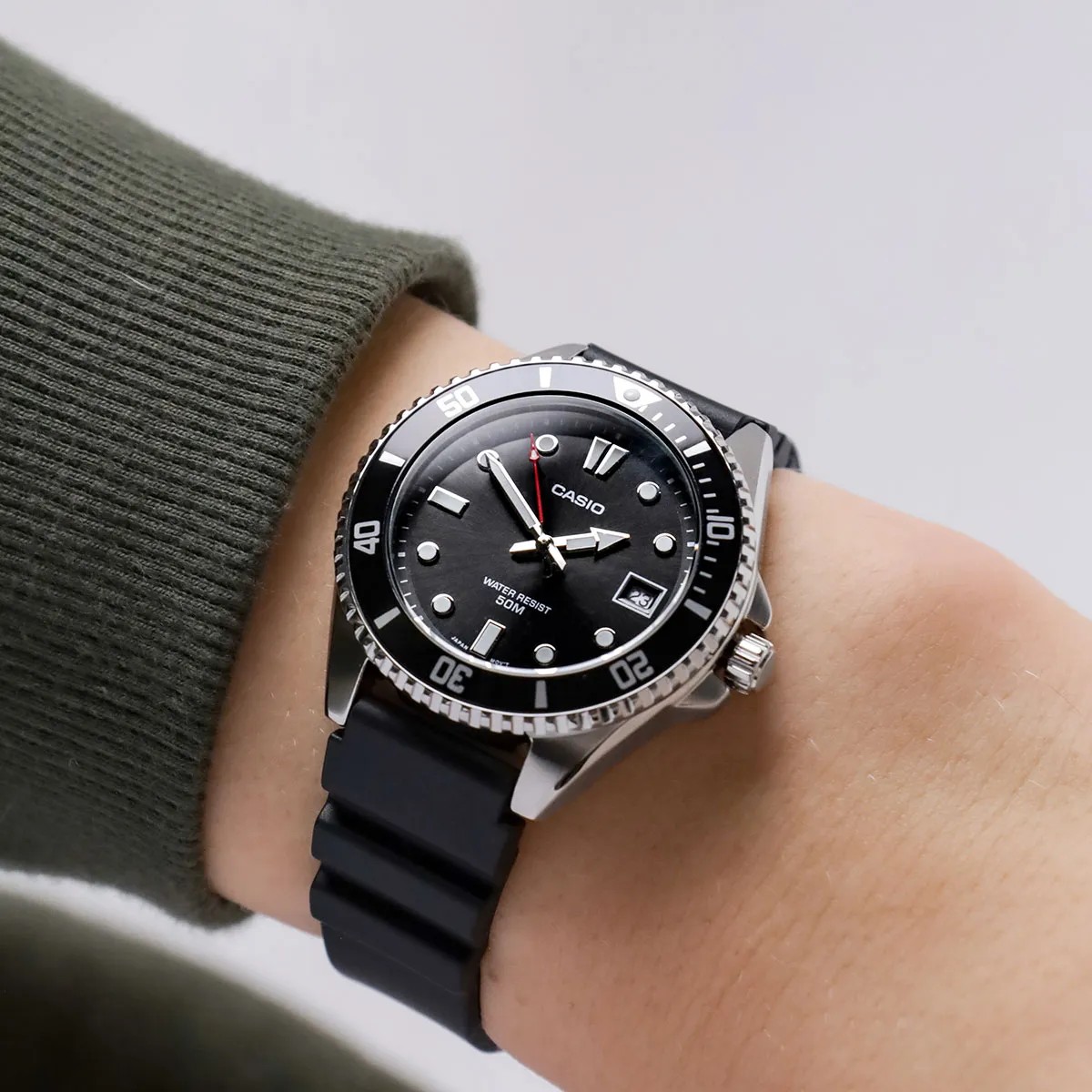 CASIO นาฬิกาคาสิโอ นาฬิกาข้อมือ นาฬิกากันน้ำ นาฬิกาของแท้ ประกันศูนย์ CMG 1 ปี รุ่น MDV-10-1A1 นาฬิกาสีดำ