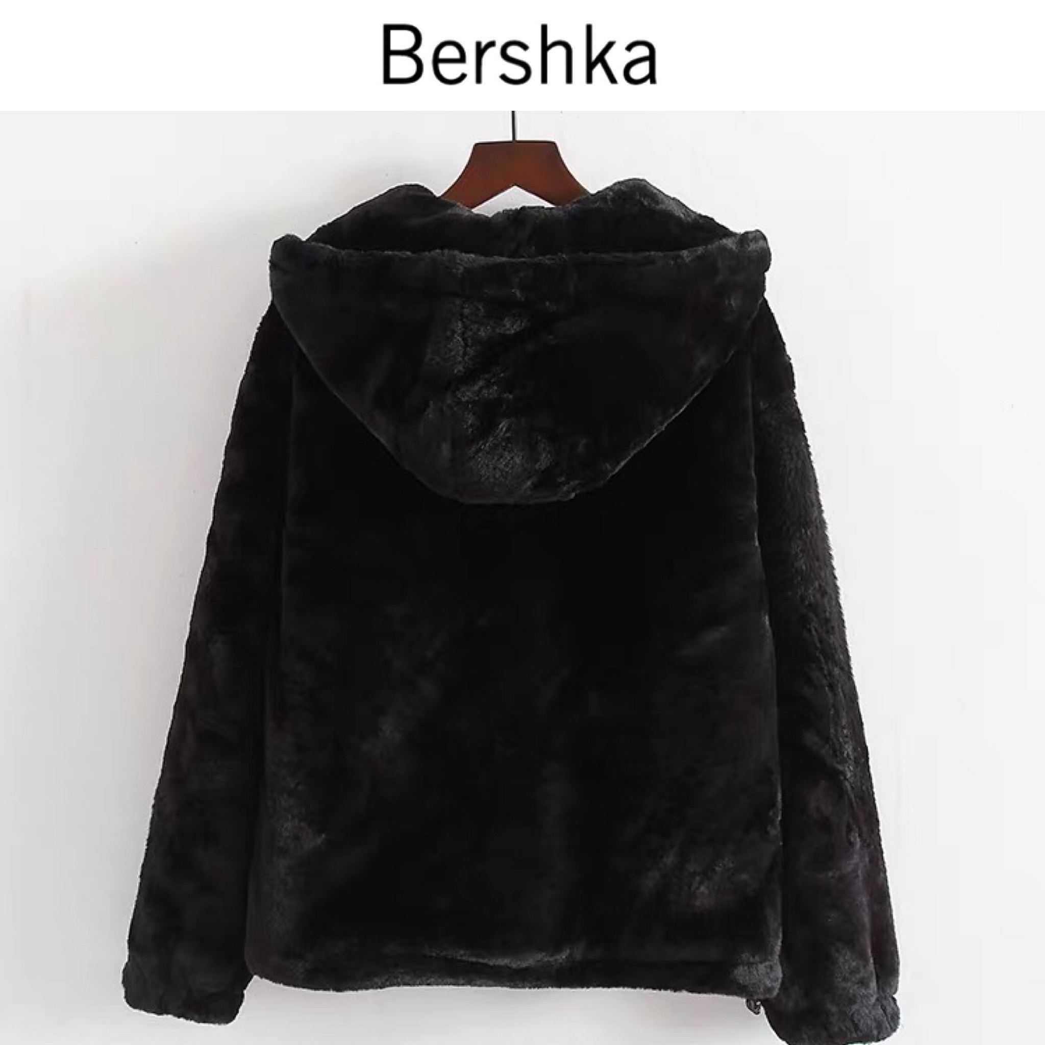 Bershka เสื้อเฟอร์กันหนาว หมวกฮู้ด เสื้อขน สีดำ แบรนด์ BERSHKA เนื้อนิ่ม นุ่มมากคะ สำเนา สำเนา สำเนา ดำ