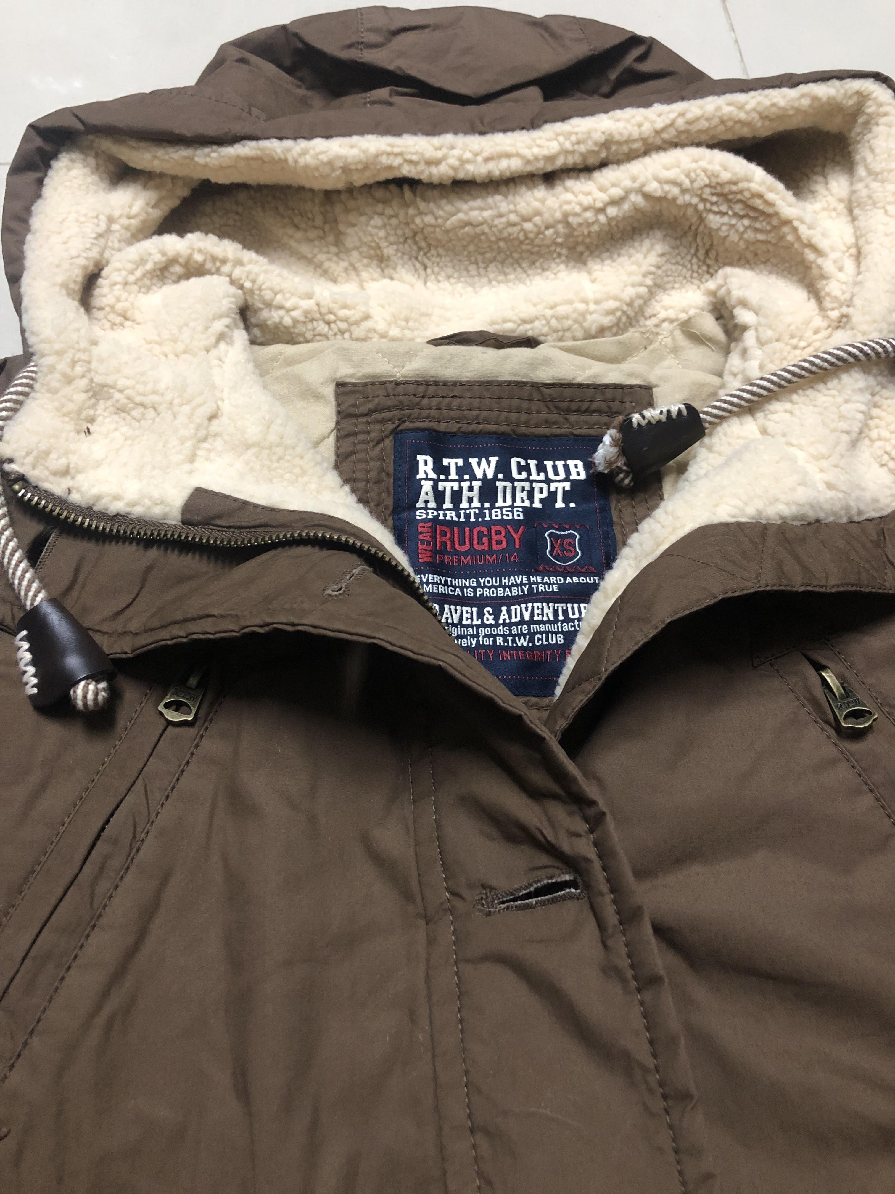 Rtw club เสื้อกันหนาว parka ปาร์ก้า โค้ทกันหนาว เสื้อฮูทเฟอร์ สีน้ำตาล แบรนด์ R.T.W. club ATH Dept แต่งขนเฟอร์ ซับขนอุ่นด้านใน น้ำตาล