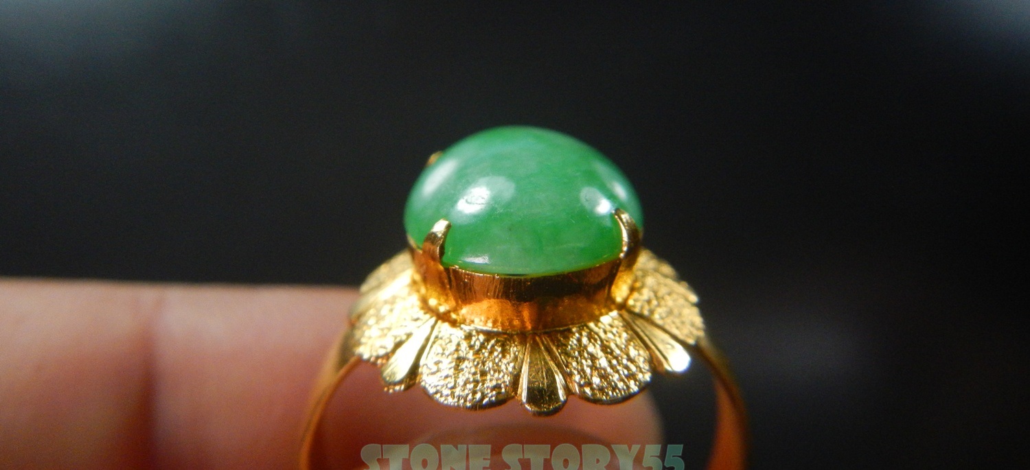 หยกพม่าสีเขียวสวย