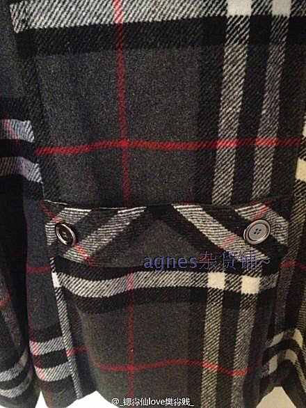เสื้อกันหนาวสักหลาดผสมวู ลายตาราง classic burberry สีเทา brandname NYC DOLLHOUSE แต่งกระดุมสองแถบ ติดหมวกฮูท ติดเฟอร์ (หมวกมีกระดุมถอดใส่ได้คะ)สวย หรูคะ Size S