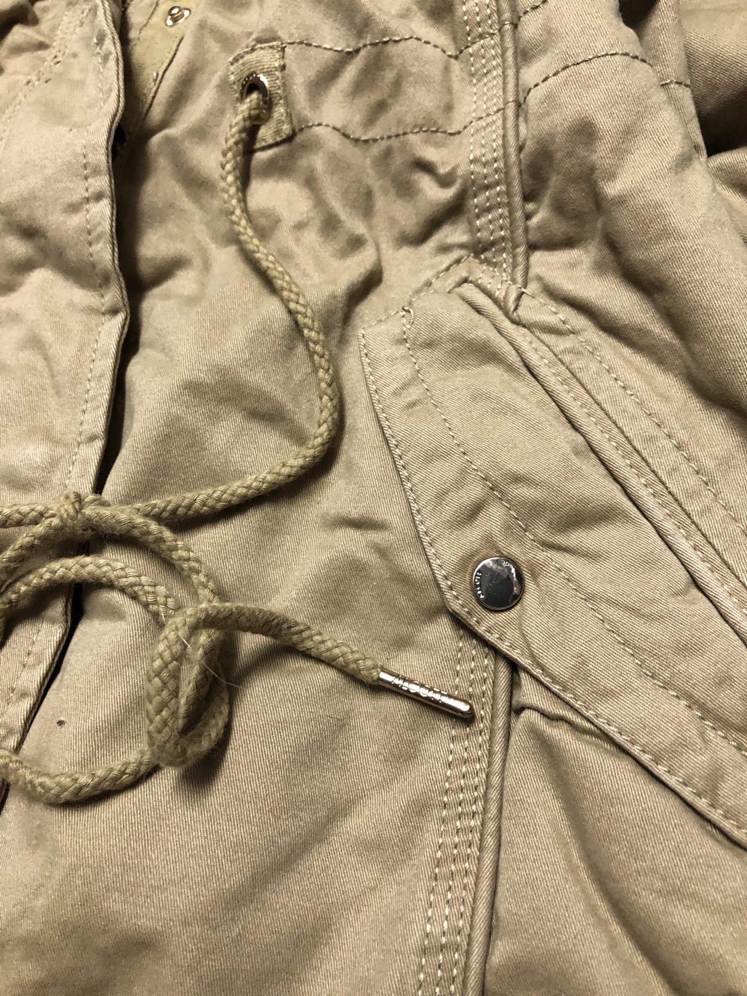 เสื้อกันหนาว เสื้อแนวPARKA กันหนาว แต่งฮูทติดเฟอร์ สีกากี แบรนด์เนม ALCOTT LOSANGELES UK แท้ ซับขนอุ่นสีขาว งานสวยเนี๊ยบมากคะ Size S/M/L /XL กากี