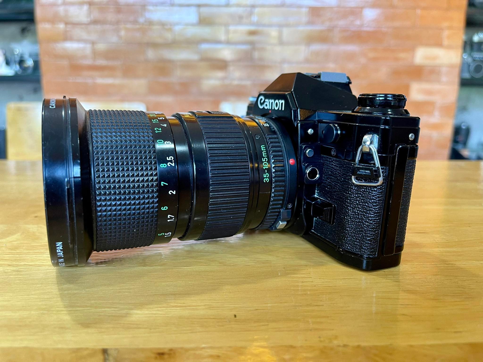 CANON AE1 CANON ZOOM LENS FD 35-105MM.F3.5 MACRO