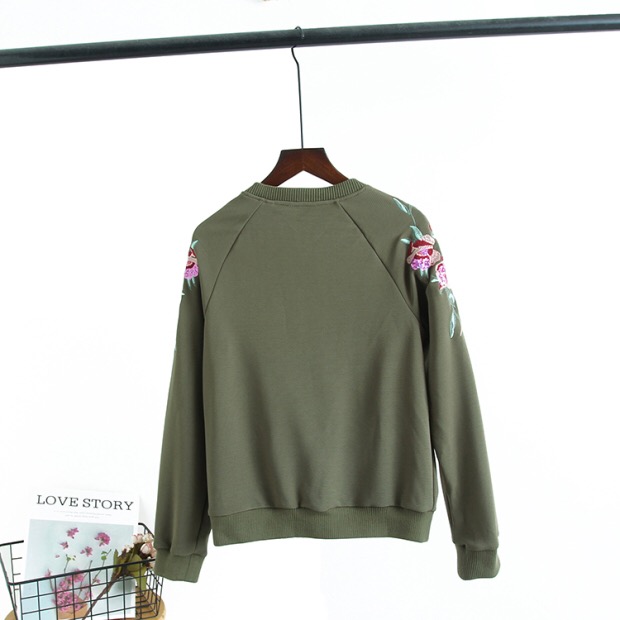 เสื้อคลุม เสื้อแจ้คเก็ตเขียวทหาร เสื้อคลุม สีเขียว แตางลายปักดอก ช่วงไหล่งาน เขียว