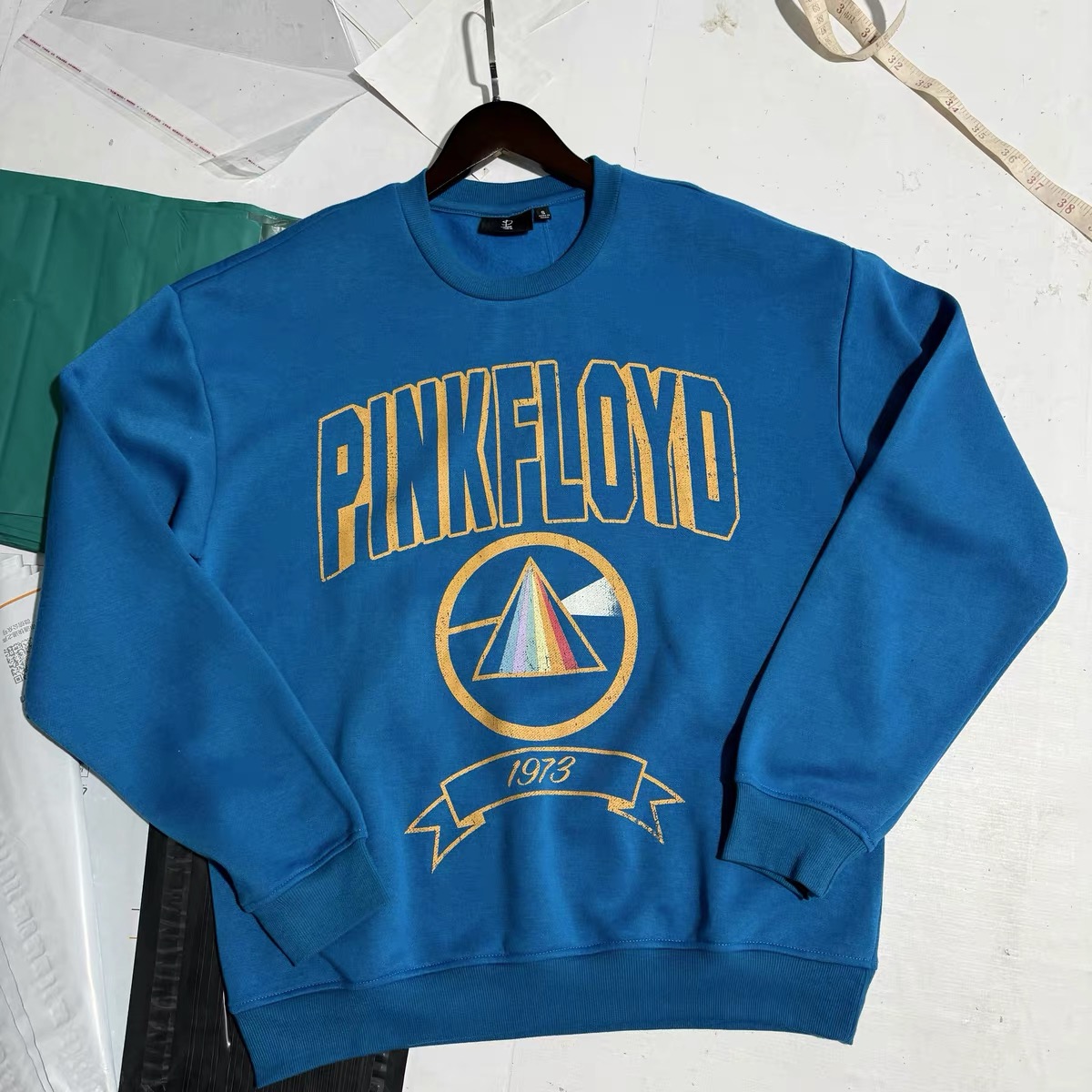 เสื้อวอร์ม สเวตเตอร์ เสื้อวง Pink Floyd 1973 Pink Floyd The Dark Side of The Moon Sweatshirt สีน้ำเงิน น้ำเงิน