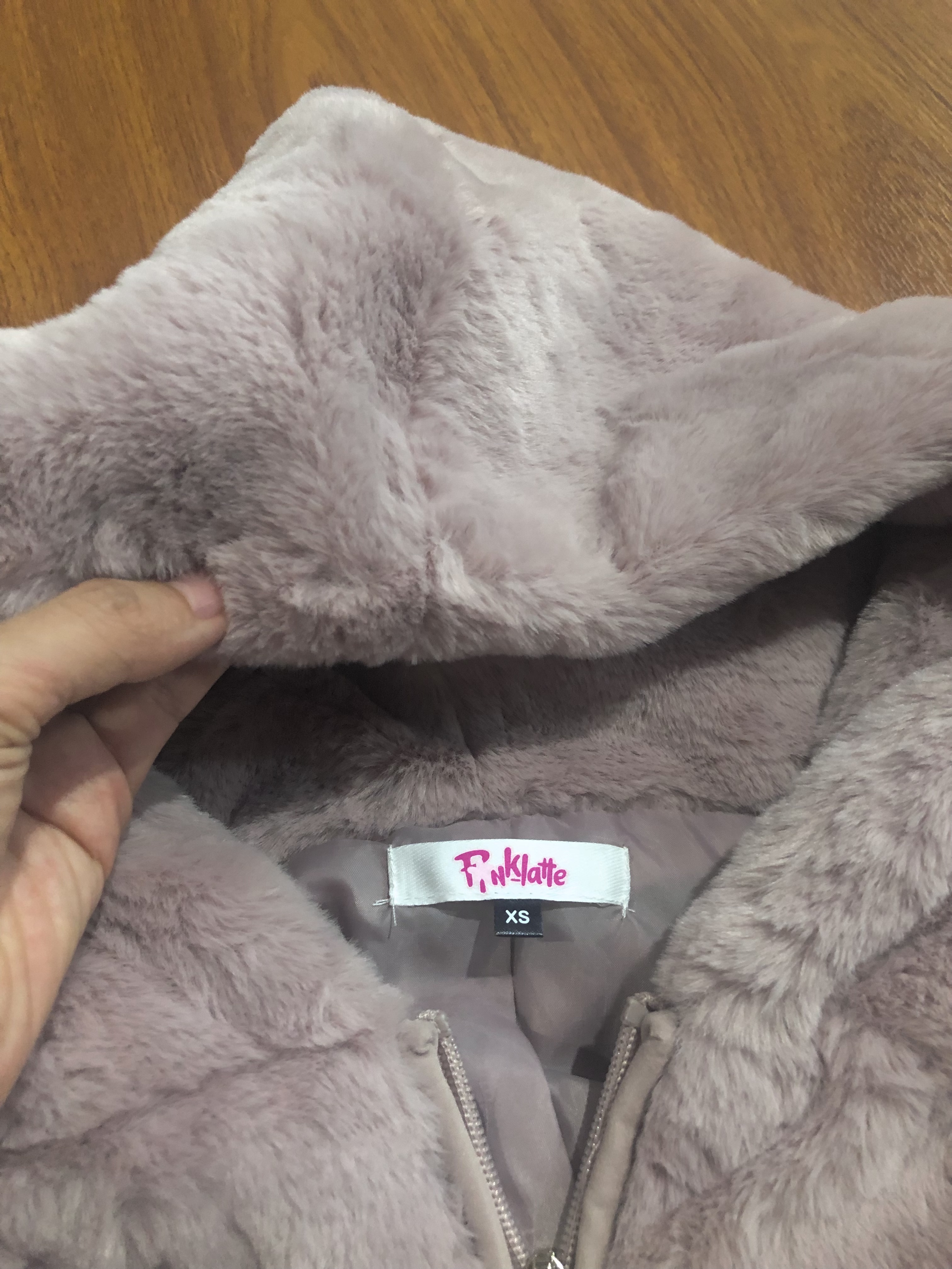 Pink latte เสื้อเฟอร์กันหนาว หมวกฮู้ด เสื้อขน (FLUFFY COAT ) แบรนด์ Pink latte