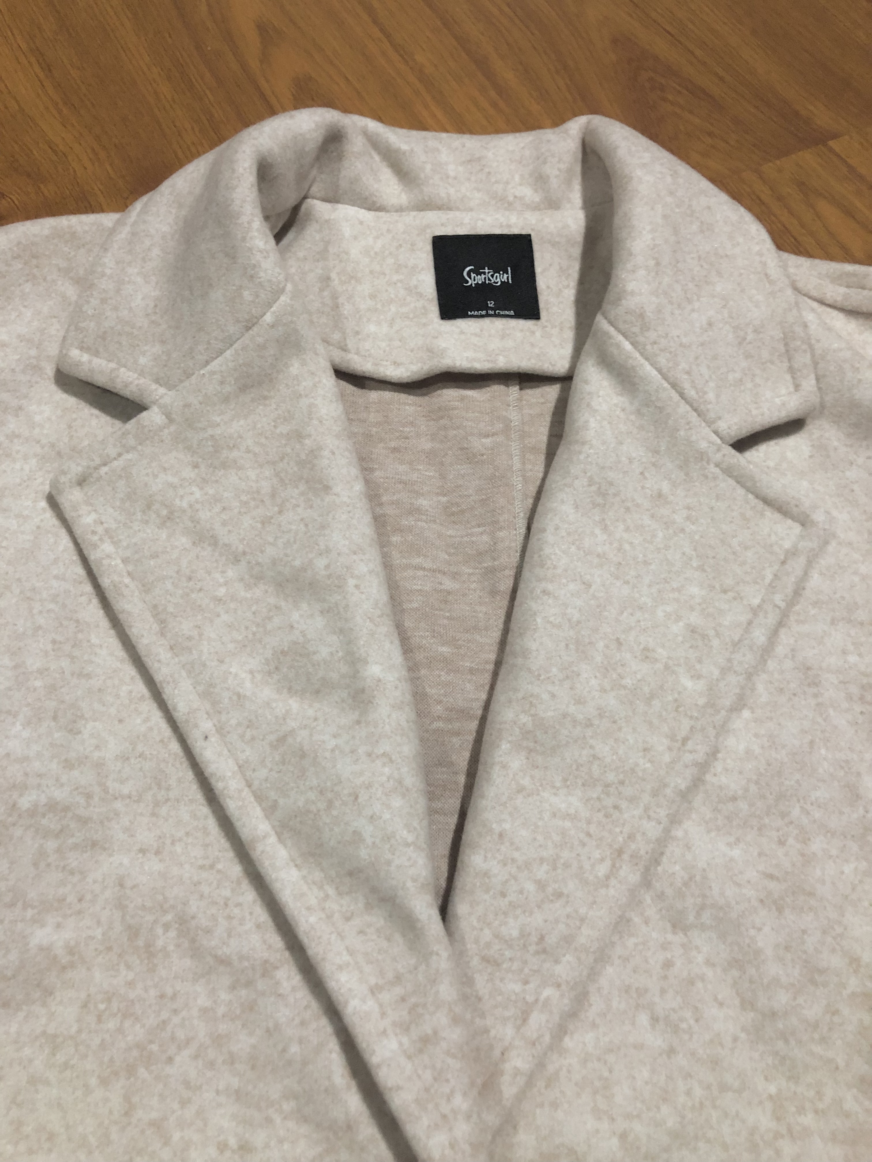 เสื้อโค้ดกันหนาว เสื้อกันหนาว overcoat โค้ทวูล สักหลาด ผสมวูล สีดำ แต่งคอปก กระดุมสองแถว แบรนด์ATCHING สำเนา สำเนา สำเนา สำเนา สำเนา ดำ
