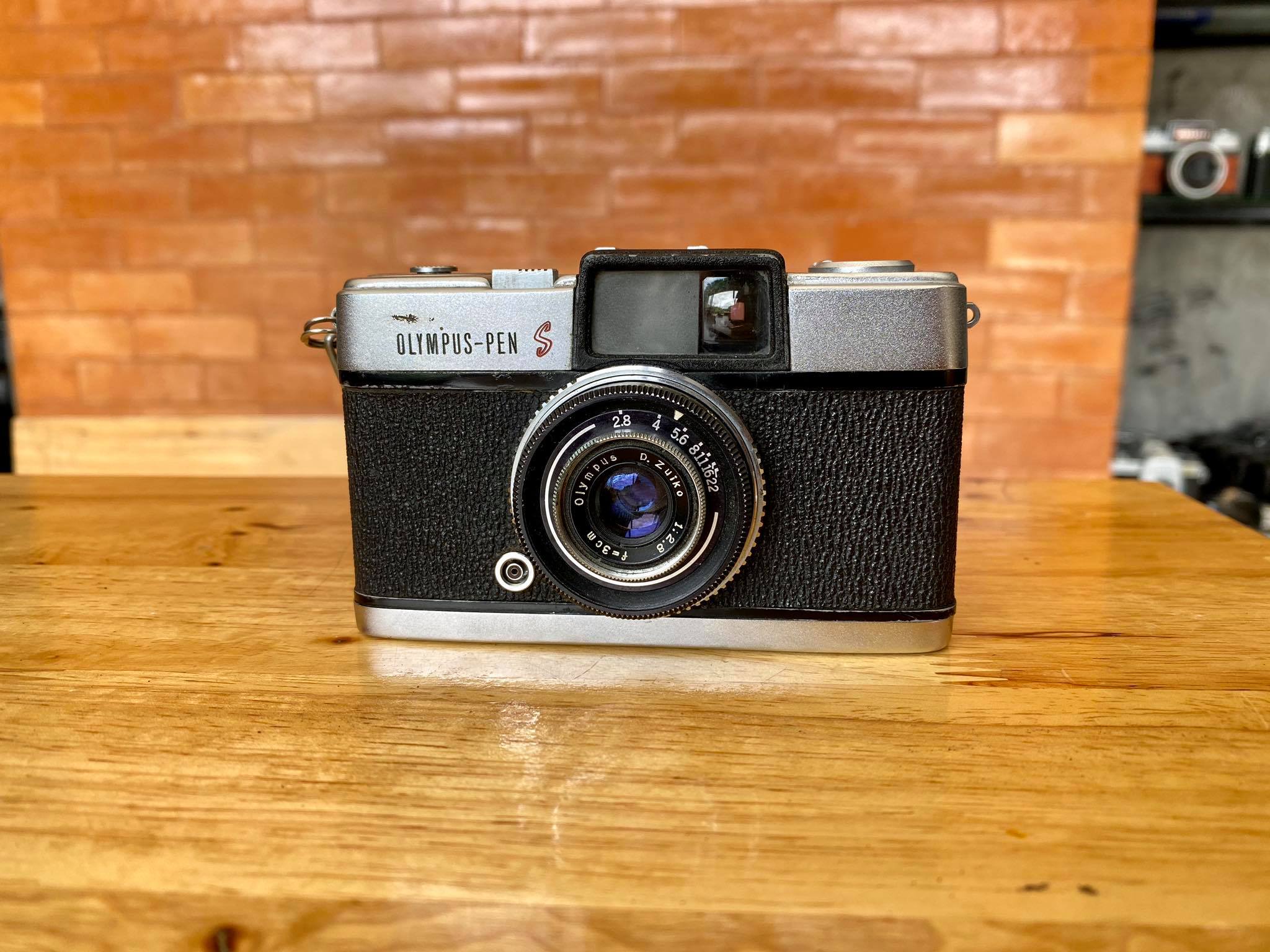 OLYMPUS-PEN S OLMPUS D. ZUIKO 30MM. F2.8