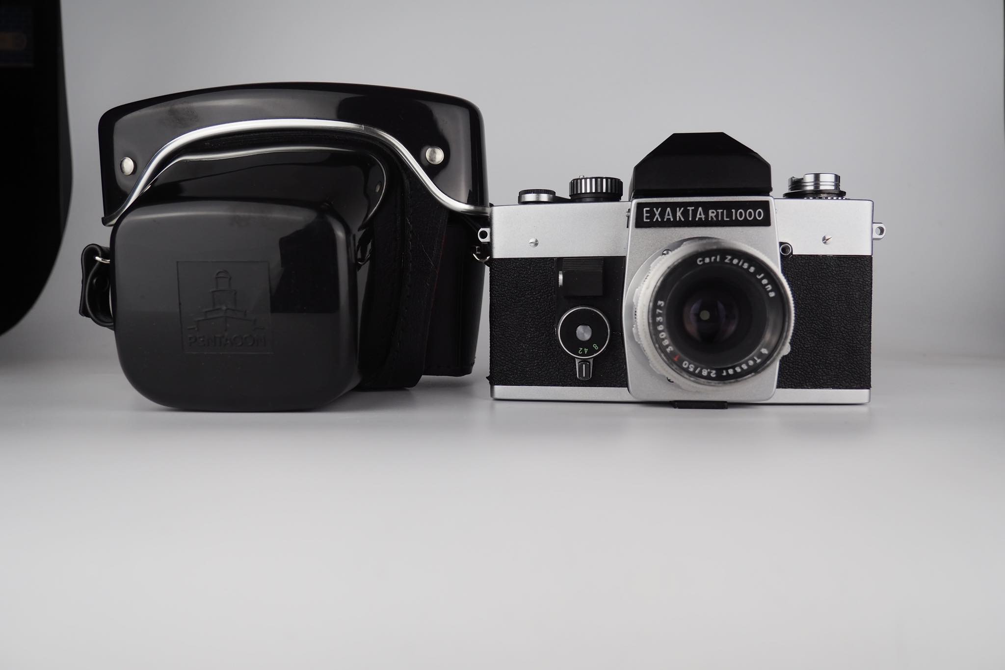 EXAKTA RTL 1000 CARL ZEISS JENA Q1 TESSAR 50MM.F2.8 RED T
