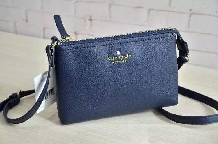 กระเป๋า หนังสะพายข้าง สีน้ำเงินเข้ม KATE SPADE หนังเนื้อละเอียด หรู งานแบรนด์เนมแท้ 100% คะ น้ำเงิน