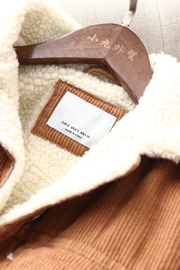 Bershka เสื้อกันหนาว เสื้อแจ็ค เนื้อลูกฟูก แต่งซับขนอุ่น สีขาวด้านใน แบรนด์ BESHKAงานสวย น่ารักมากคะ