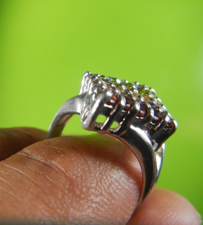 แหวนพลอย ทรงข้าวหลามตัด