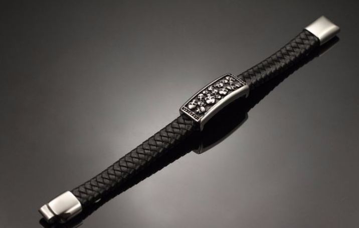 สร้อยข้อมือผู้ชาย กำไลข้อมือ ผู้ชาย สายหนังแท้ หนังถัก สีดำ ใส่ Stainless ลายหัวกะโหลก สร้อยข้อมือ แนว ร็อค สวยเก๋ ผู้หญิง ผู้ชาย ใส่ได้ 315708