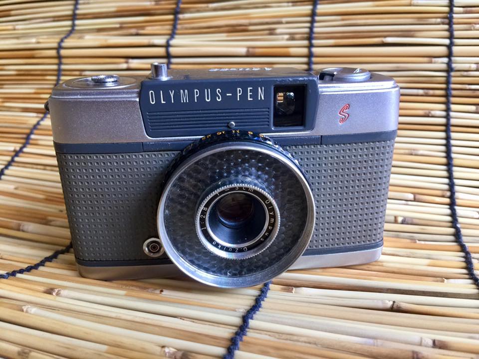 OLYMPUS PEN-EE S OLYMPUS D. ZUIKO 30MM. F2.8
