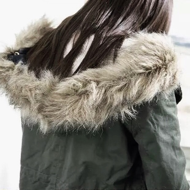 เสื้อกันหนาว เสื้อแนวPARKA กันหนาว แต่งฮูทติดเฟอร์ สีกากี แบรนด์เนม ALCOTT LOSANGELES UK แท้ ซับขนอุ่นสีขาว งานสวยเนี๊ยบมากคะ Size S/M/L /XL กากี