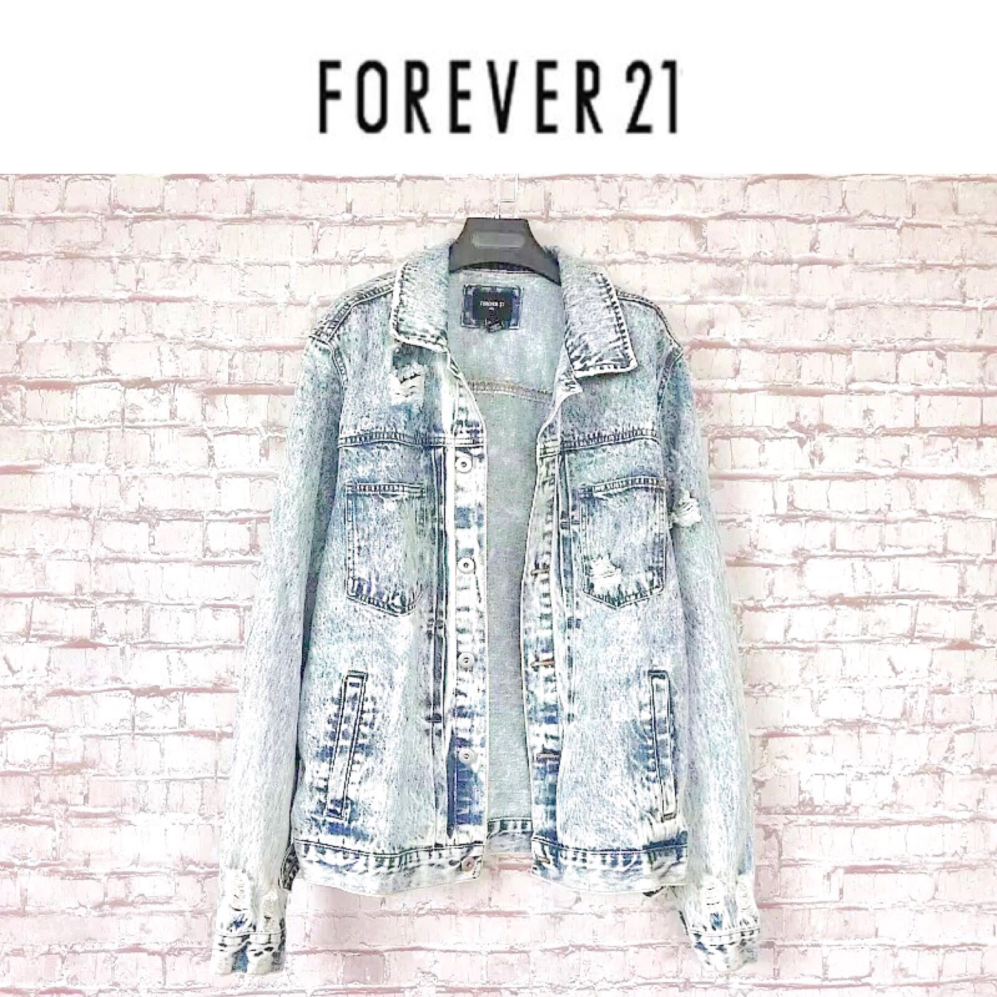 Forever21 เสื้อยีนส์ ฟอก ยีนส์ซีด OVER SIZE แบรนด์FOREVER21 งานสวย แนว เซอร์ๆ คะ Size :S/M/L/XL สำเนา ยีนส์