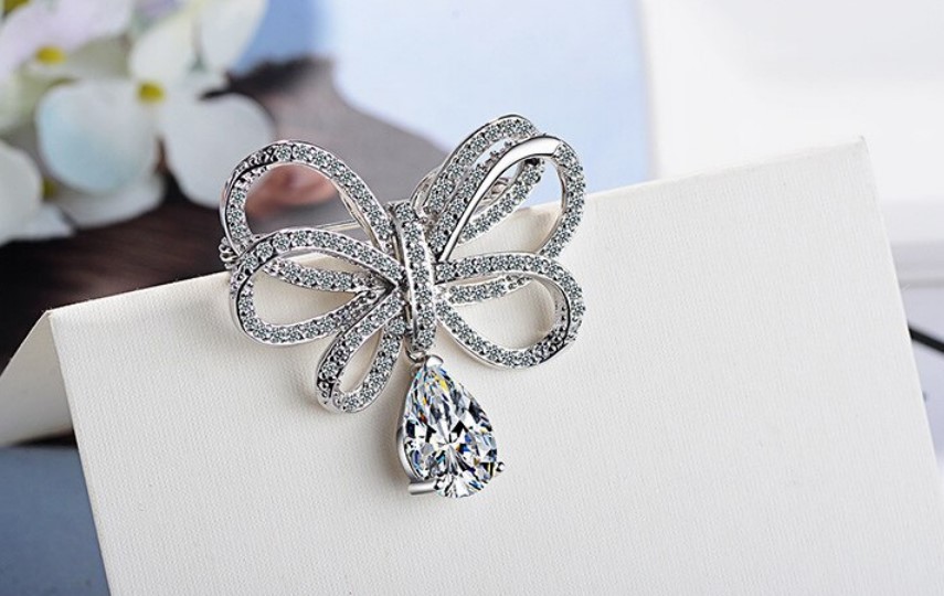เข็มกลัดโบว์ ฝังเพชร CZ AAA สวยหรู ห้อย ด้วย ตุ้งติ้งหยดน้ำ เพชร สีใส เข็มกลัดติดเสื้อ แบบหรูหรา 350879