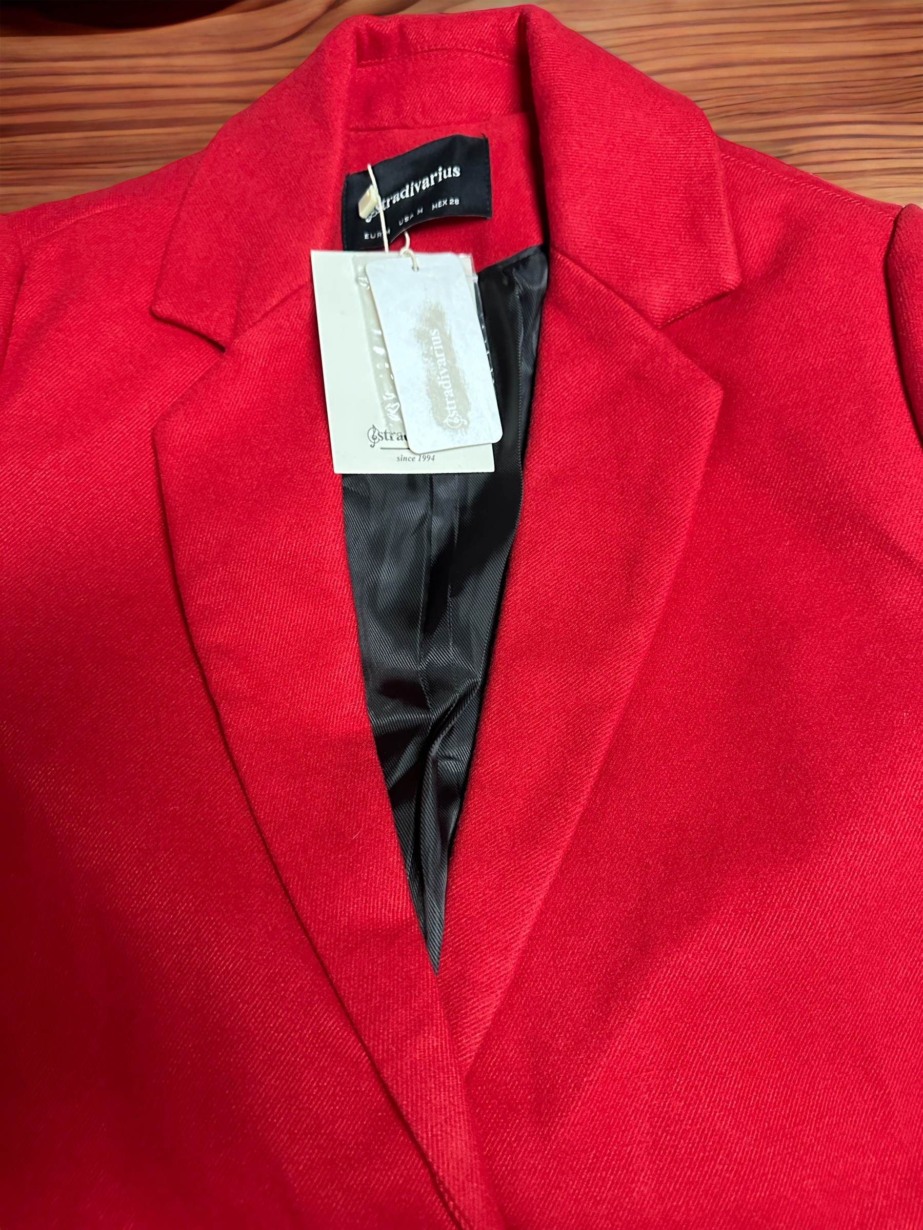 เสื้อโค้ท เสื้อโค้ทกันหนาว โค้ทสักหลาดสีแดง แบรนด์ STRADIVARIUS สำเนา