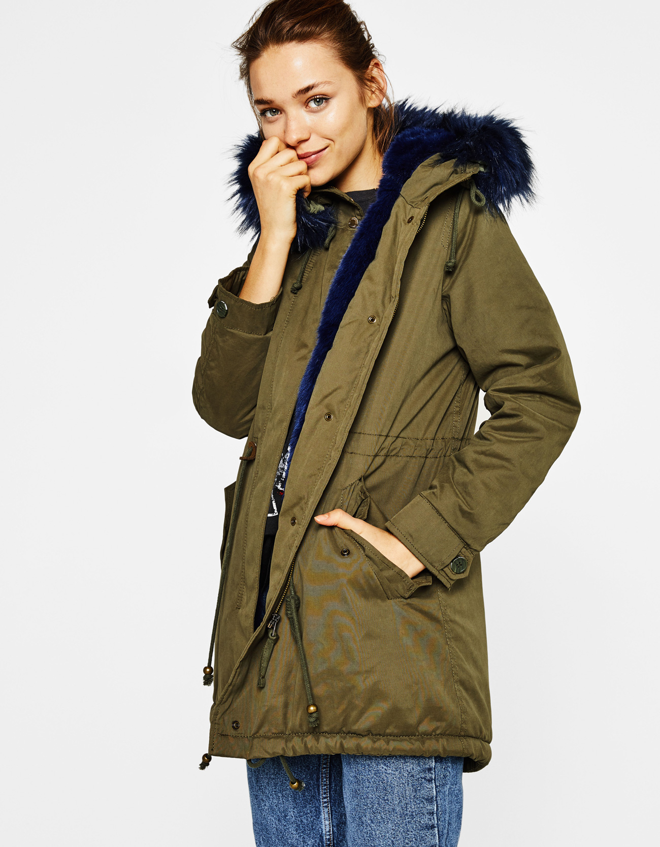 BERSHKA เสื้อโค้ท โค้ทฮูท กันหนาว เสื้อparka ฮูท กันหนาวสีเขียว แบรนด์เนมBERSHKA แต่งเฟอร์ สีน้ำเงิน ซับขนอุ่นน้ำเงิน งานสวย มากคะ Size S/M/L/2L/3L สำเนา สำเนา เขียวเฟอร์น้ำเงิน