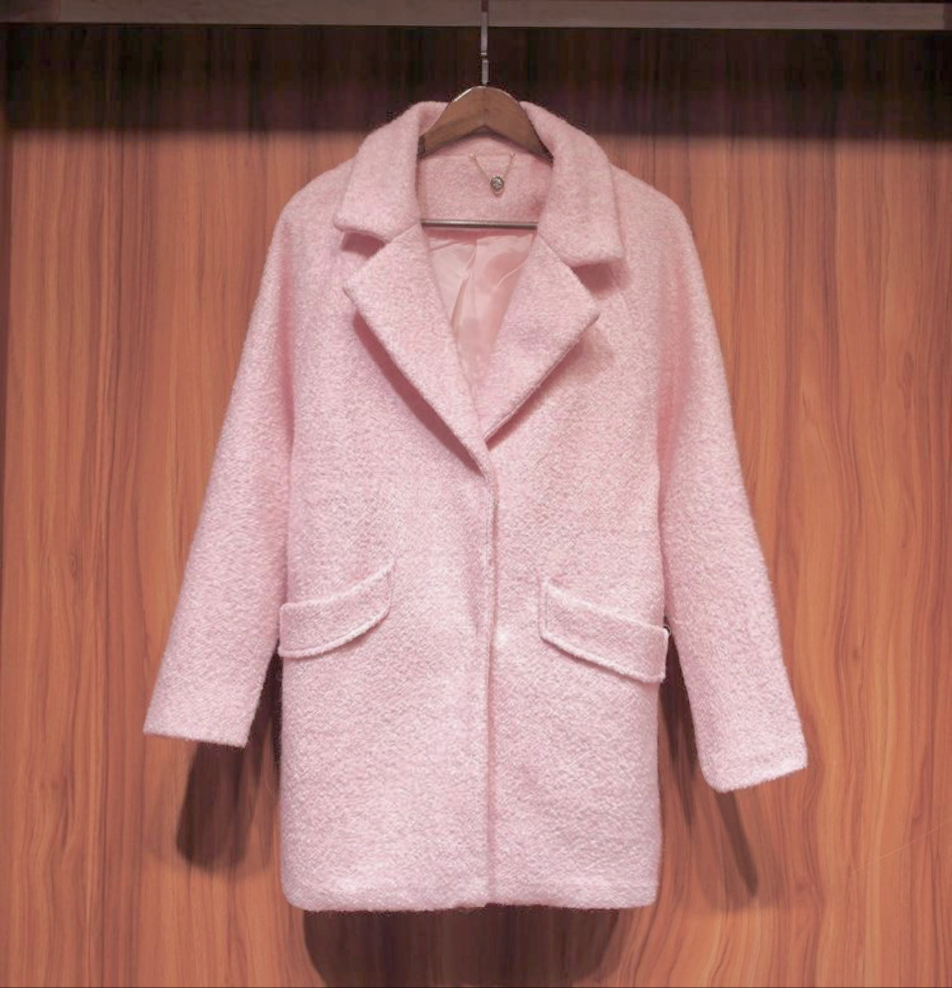 เสื้อโค้ท peacoat เสื้อโค้ทเฟอร์ โค้ทสักหลาดสีชมพูอ่อน แบรนด์ La'babite สำเนา สำเนา สำเนา สำเนา