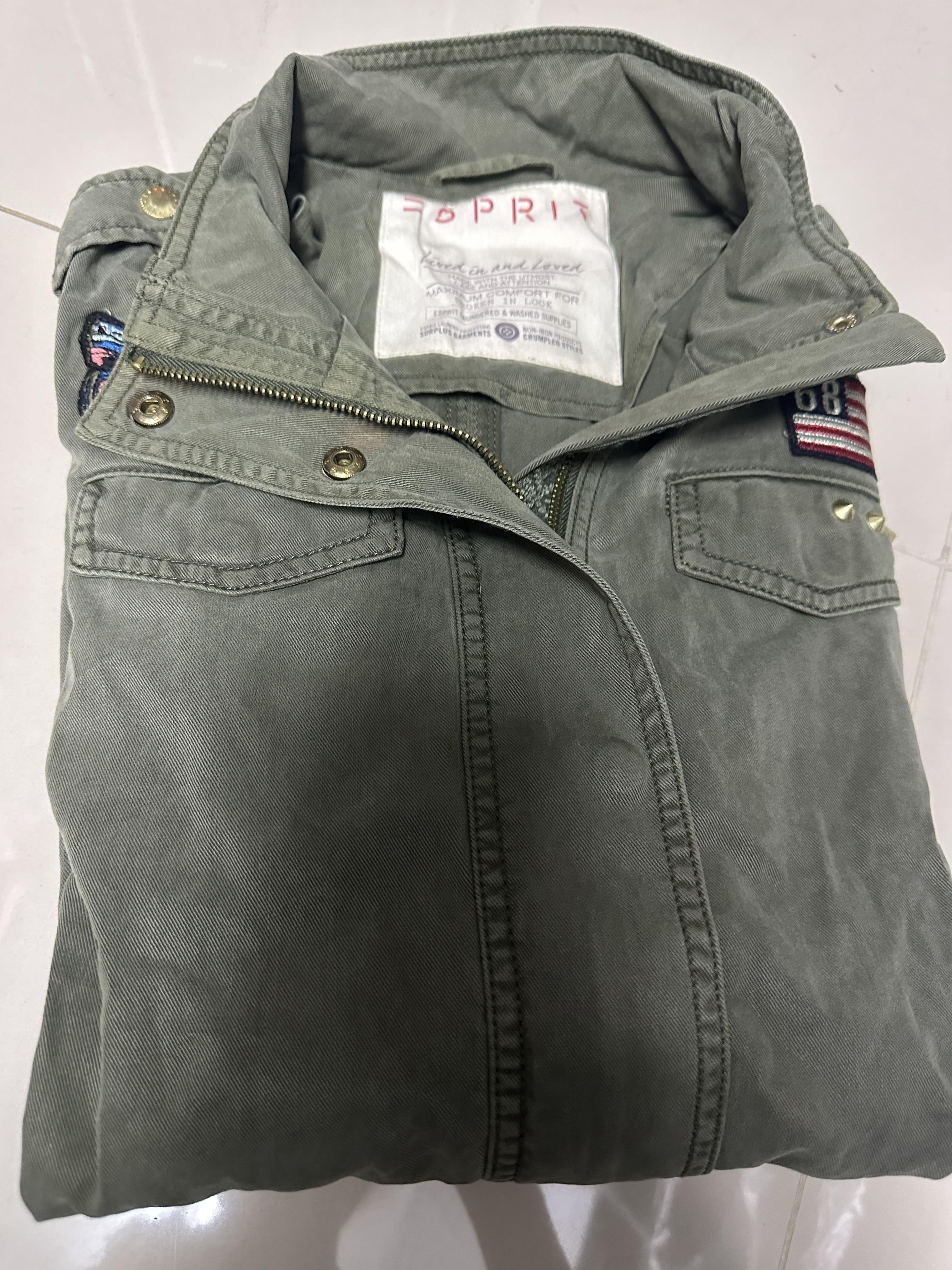 Esprit เสื้อเขียวทหาร เสื้อนอกแนวทหาร แต่งบั้ง ช่วงอก แขน นวทหาร แบรนด์ ESPRIT แพทเทินสวย เท่ห์มาก คะ Size S/M/L/XL เขียว
