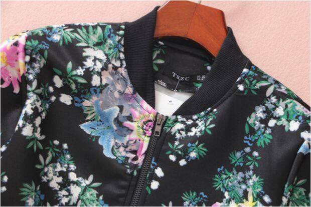 เสื้อคลุม เสื้อแจ็คเก็ต ผ้าวอร์ม พื้นดำ ลายดอกสีสันสวยสดใส แต่งแขนเอวจั๊ม เนื้อผ้าหนานุ่มเริ่ดคะ ติดแบรนด์ TSZC