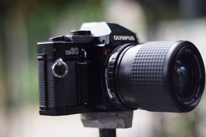 OLYMPUS OM30 TOPMAN MC AUTO ZOOM/C-MACRO 35-70MM.F3.5-4.5