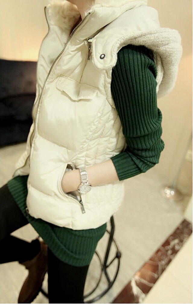 Zara เสื้อกั๊กกันหนาว กั๊กZARA สีน้ำเงินกรม แต่งหมวกฮูท (ฮูทถอดได้คะ) แต่งขนอุ่น คอปกด้านใน แบบสวย น่ารักมากคะ 👍🏻หมวกฮูทถอดได้คะ น้ำเงินกรม