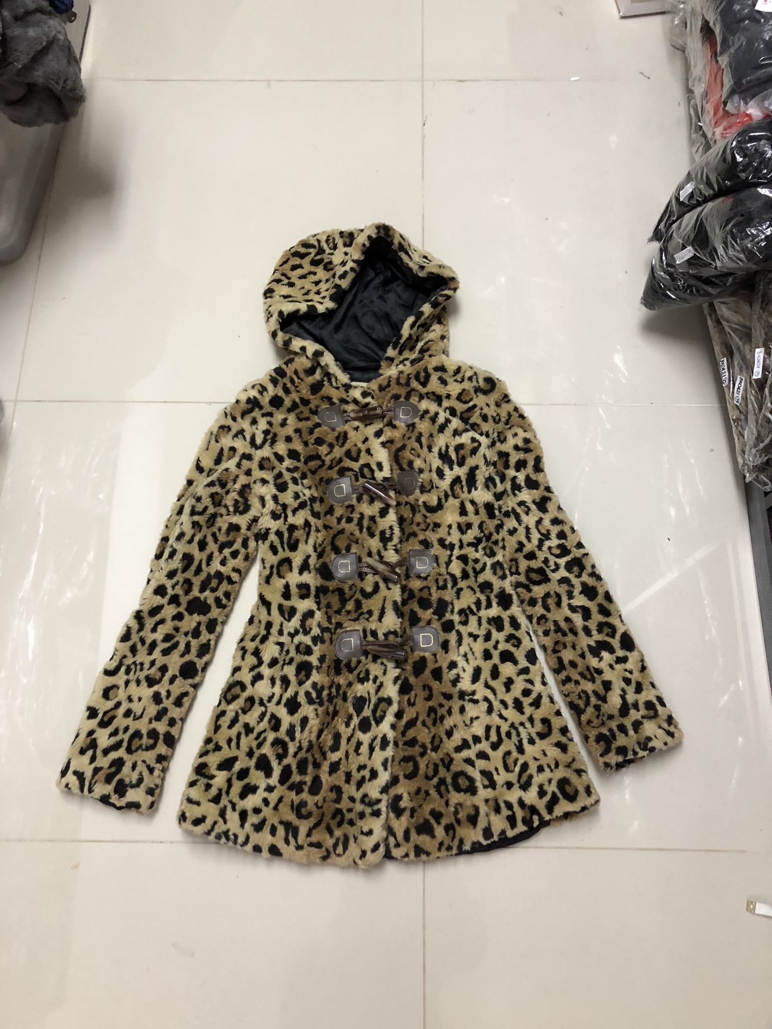 Etam เสื้อกันหนาว ฮูท เสื้อกันหนาวแต่งขน ลายเสือ แบรนด์เนมETAM แท้ งานสวย เนื้อขนนุ่ม หรู มากคะ size S/M ลายเสือ