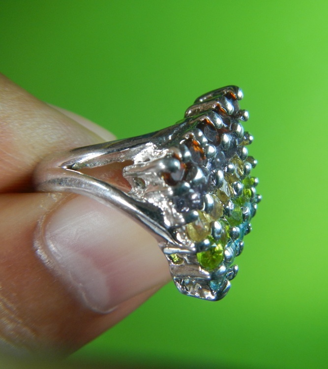 แหวนพลอย ทรงข้าวหลามตัด