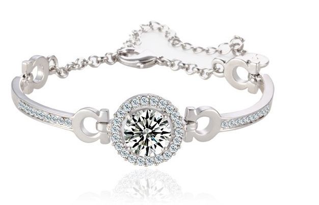 สร้อยข้อมือ ฝังเพชร 3.5 carat เพชร Swiss รูปคันธนู เล่นแสงได้ระยิบระยับ ของขวัญสุดหรู no 295334