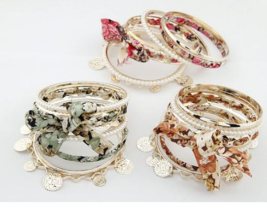 กำไลข้อมือ แฟชั่น กำไล ข้อมือผู้หญิง แบบ Multi Layer หลายชิ้น ตกแต่ง ไข่มุก ผ้า และ จี้ สวย ๆ มีหลายสี นะคะ 790566