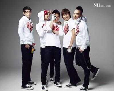 NII QUALIFIED เสื้อแจ็คเก็ต เสื้อเขียวทหาร เสื้อนอกฮูท แบรนด์ดังเกาหลีNII QUALIFIED แท้ แพทเทินสวย เท่ห์มาก คะ Size M/L/XL/XXL(หมวกฮูทพับเก็บได้คะ) เขียว