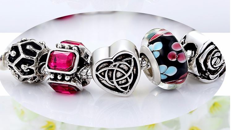 สร้อยข้อมือ Diy สร้อยข้อมือ Charm สไตล์ Pandora ร้อย Glass Beads สีดำ สลับ บีด รูป ถุงเงิน ดอกกุหลาบ ห้อยจี้ ดอกโคลเว่อร์ ของขวัญให้แฟน 87428