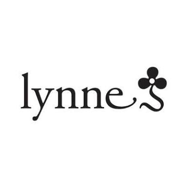 เสื้อคลุม เสื้อนอก แต่งขน สีขาว แบรนด์เนมLYNNE ขนเนียนนุ่ม ใส่คลุมทำงาน นั่งออฟฟิศ ได้คะ Size S/M ขาว