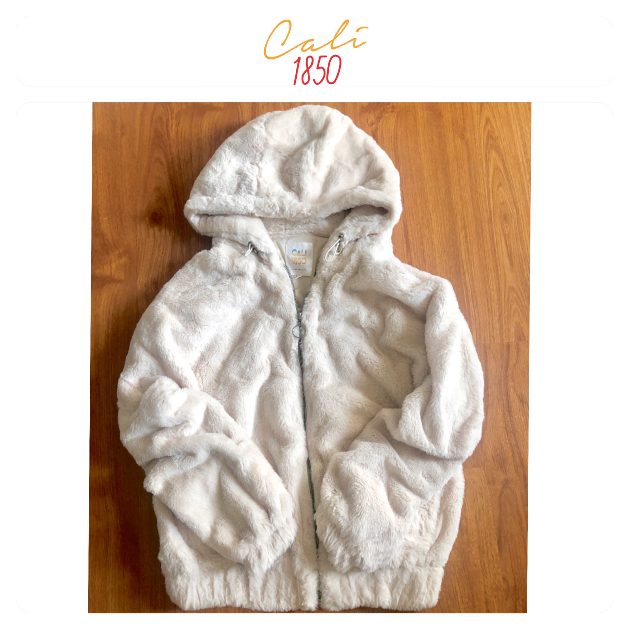 Cali 1985 เสื้อเฟอร์กันหนาว หมวกฮู้ด เสื้อขน (FLUFFY COAT) สีครีม แบรนด์ CALI 1985 Los Angeles ขาว