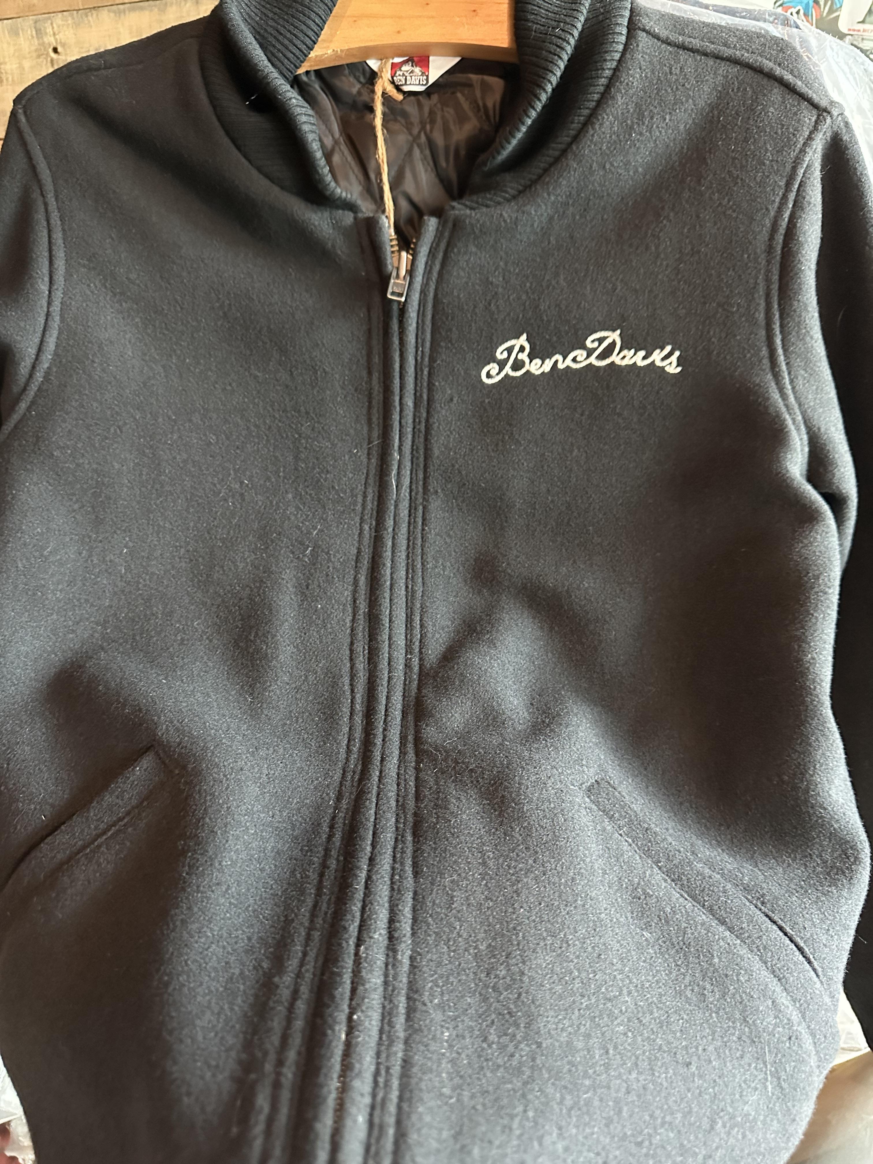 Ben davis เสื้อนอก เสื้อแจ็คเก็ต ผู้ชาย แบรนด์ Ben davis แท้ สีดำ เนื้อสักหลาด กันหนาว งานแท้ สวย เท่ห์ มาก คะ Size L/XL/XXL สำเนา สำเนา สำเนา ดำ