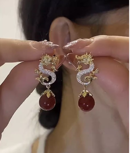 ต่างหู ตุ้มหู มังกรทอง ฝังเพชร ห้อย ไข่มุก สีแดง ทับทิม สุดหรู ต่างหูเพชร ปีมังกร ใส่ออกงาน 183998