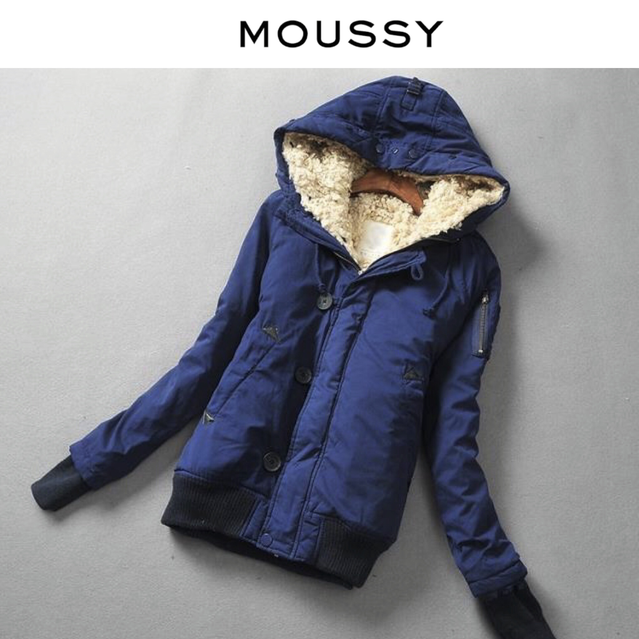 Moussy เสื้อกันหนาว ติดฮูท เสื้อcoat แบรนด์ดัง ญี่ปุ่น MOUSSY japan สีดำ แต่งซับขนอุ่นด้านใน (ขนด้านในถอดใส่ได้ทั้งชิ้นเลยคะ )มีกระดุมSize M/L * ไม่มีขนเฟอร์ปลายหมวกนะคะ*