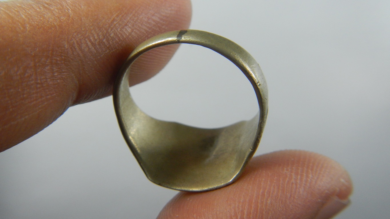 แหวนหลวงปู่สี วัถ้ำเขาบุญนาค(ขายแล้วครับ)