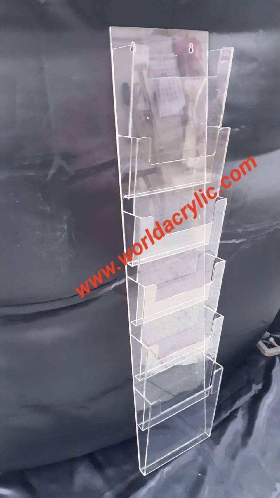 กล่องใส่โบชัวร์ A4 แบบแขวนผนัง (6 ชั้น)