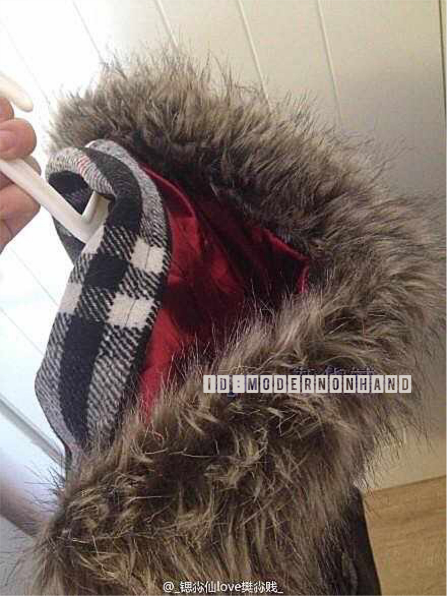 เสื้อกันหนาวสักหลาดผสมวู ลายตาราง classic burberry สีเทา brandname NYC DOLLHOUSE แต่งกระดุมสองแถบ ติดหมวกฮูท ติดเฟอร์ (หมวกมีกระดุมถอดใส่ได้คะ)สวย หรูคะ Size S