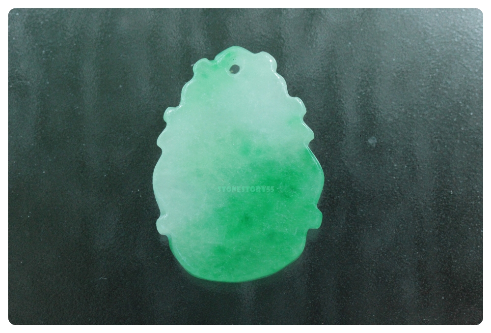 หยกแกะรูปหนูสองสี